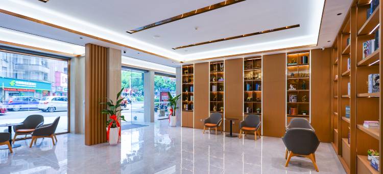 新龙智能酒店(龙岩万宝广场动车站店)图片
