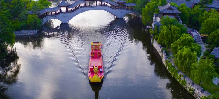 天空之镜·环岛湖景酒店(台儿庄古城风景区店)图片