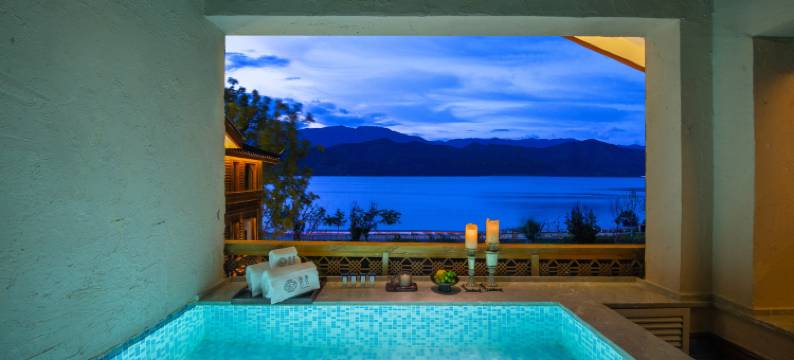 阅时·柴奢泸沽湖泳池私汤全湖景度假酒店(爱丽丝梦游仙境店)图片