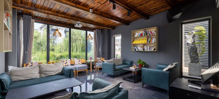 捌间民宿(天津东丽湖欢乐谷店)图片