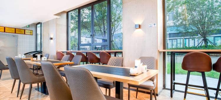 柏曼酒店(武汉光谷科技会展中心大悦城店)图片