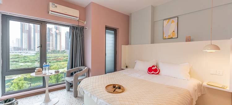 路客美宿(武汉白沙洲龙湖天街光霞地铁站店)图片