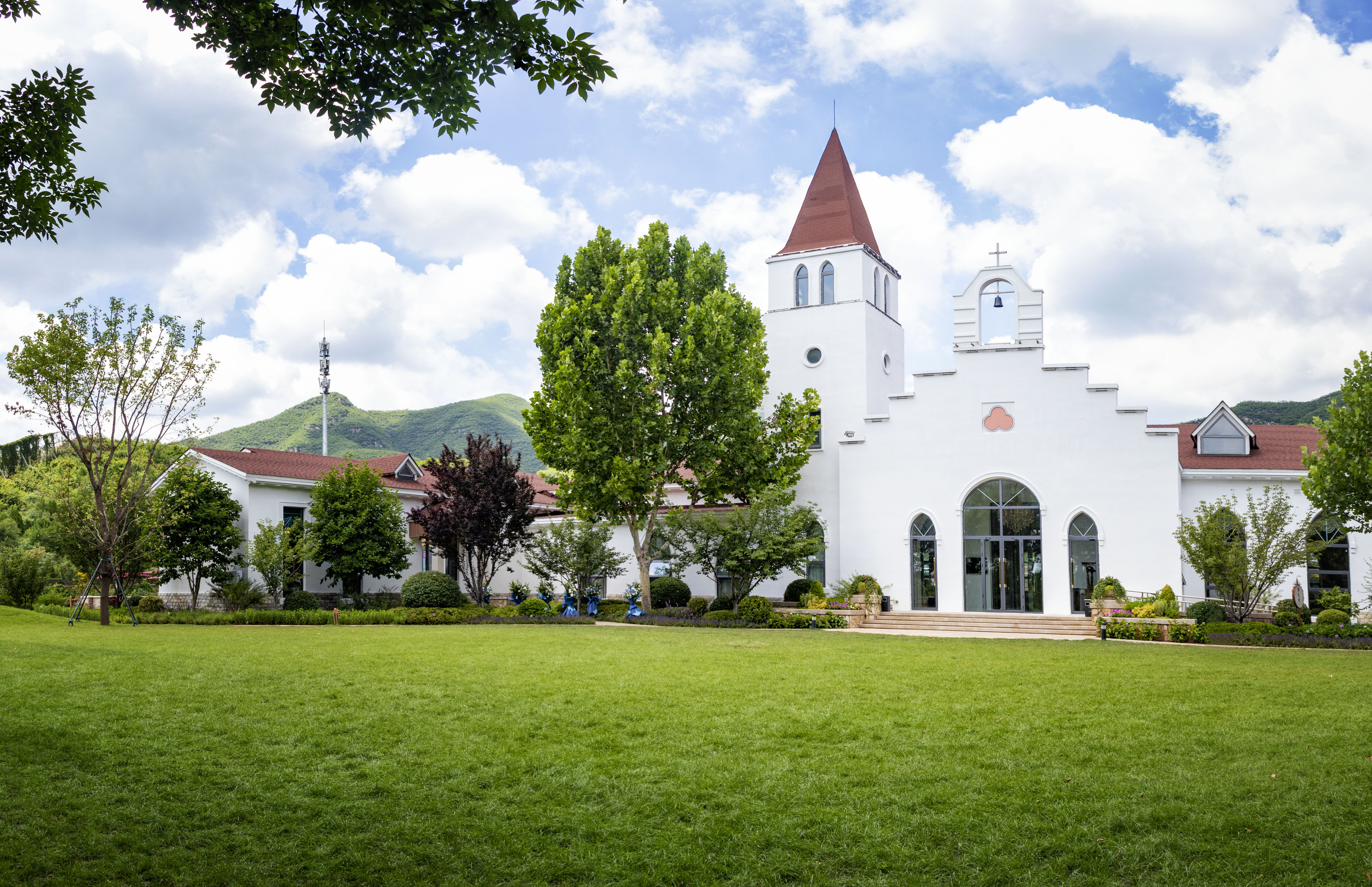 Beijing Placid Lake Resort Hotel Over view