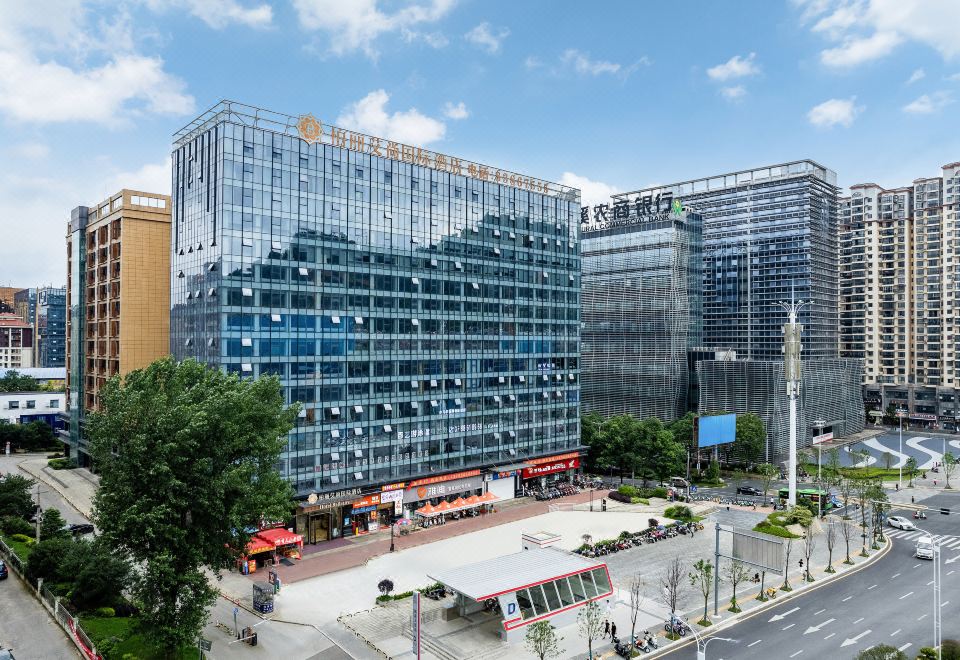 Baili Aishang International Hotel (Guiyang Huaxi District Government Mingzhu Avenue Subway Station) over view