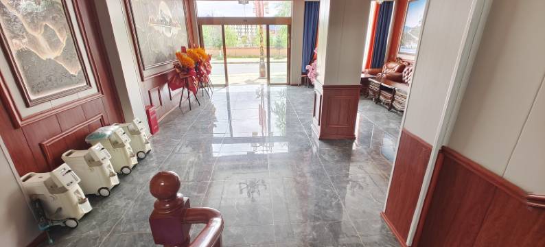 岗尖巴酒店图片