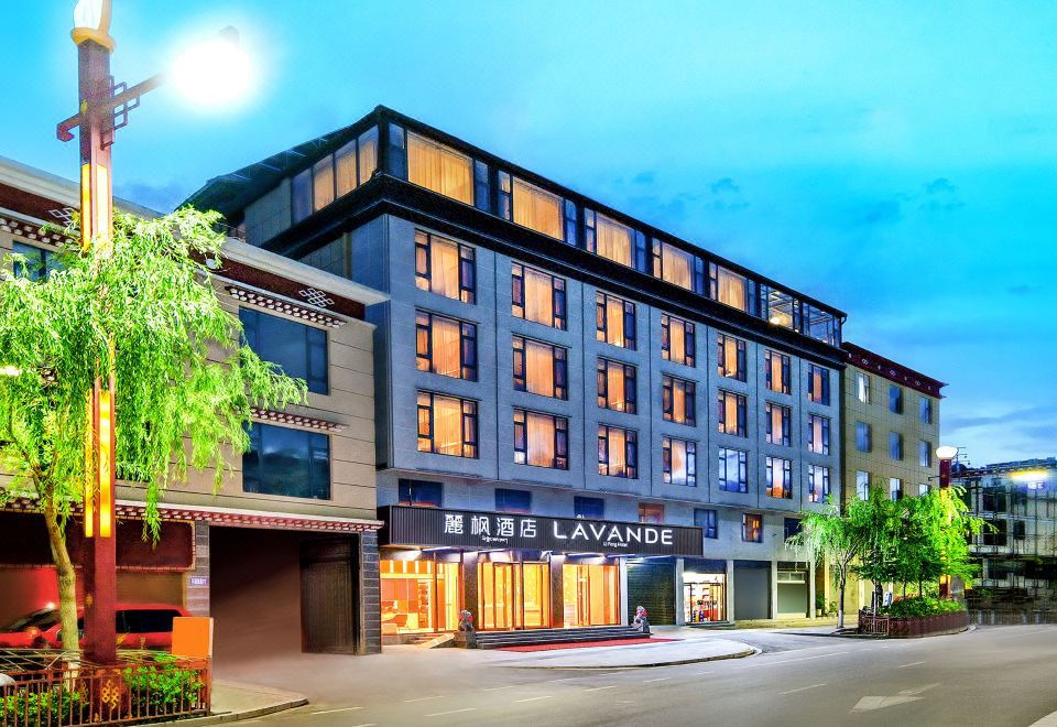 Lavande Hotel (Shangri-La) over view