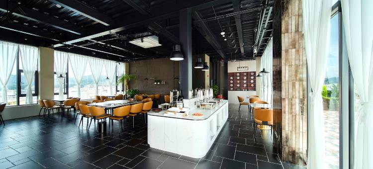 泸西奥罗拉酒店(阿庐古洞店)图片