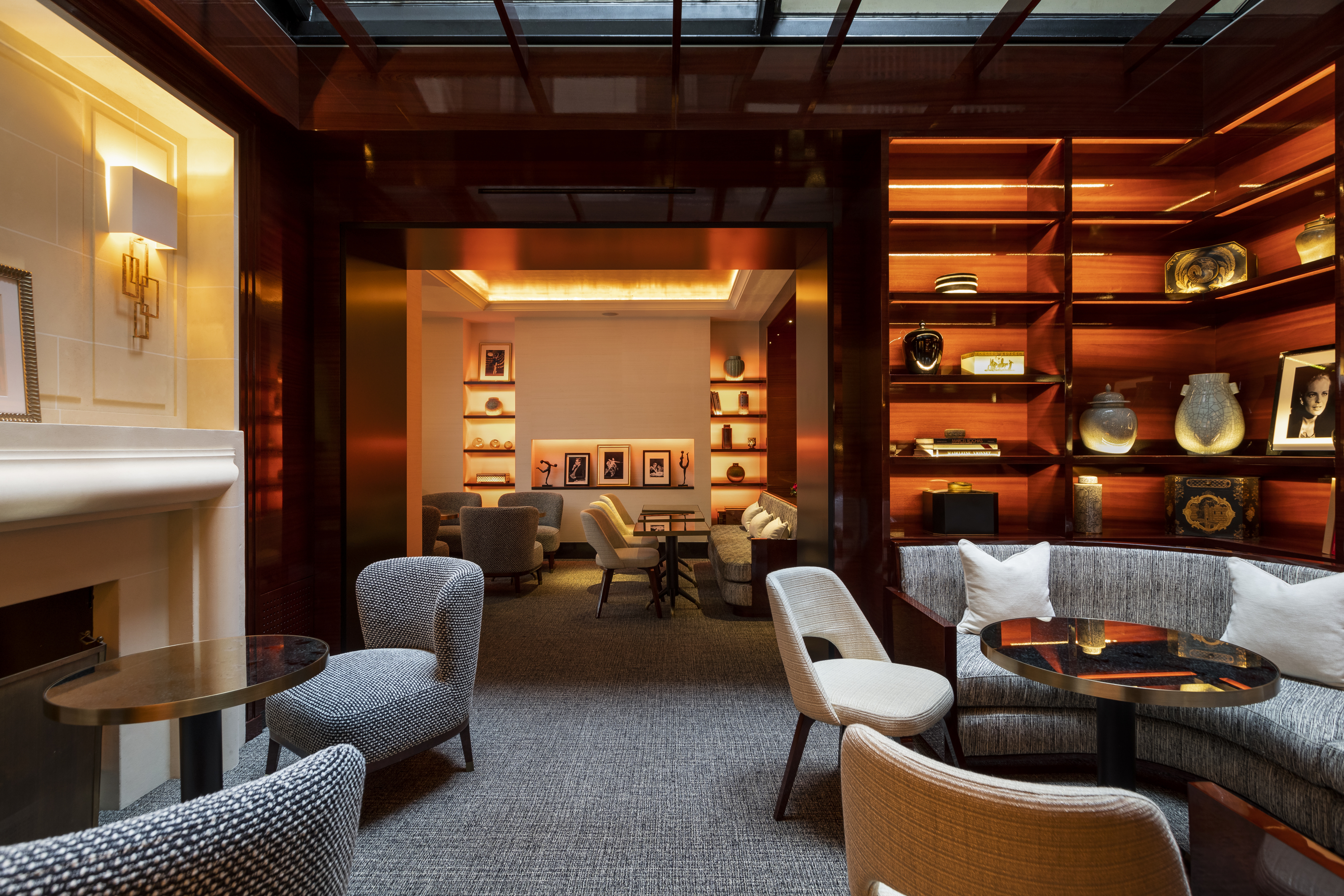 Hotel Montaigne Over view