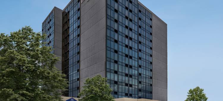 布弯卡利蒙特利尔机场西希尔顿逸林酒店及度假村(DoubleTree by Hilton Pointe Claire Montreal Airport West)图片