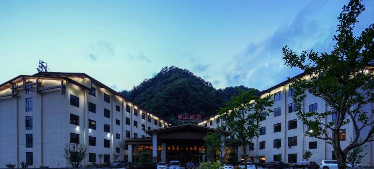 神农架香瑞森氧度假酒店(大九湖国家湿地公园景区坪阡古镇店)图片