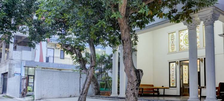 Hotel O Cirebon Kejaksan 近 Alun Alun Cirebon 原 Family 民宿(Hotel O Stasiun Cirebon Kejaksan Near Alun Alun Cirebon Formerly Family Homestay)图片