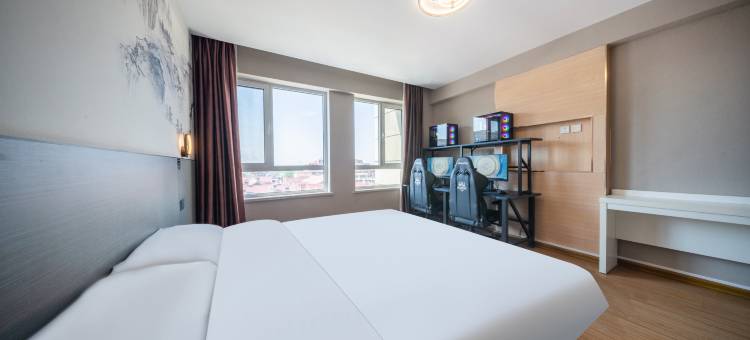 美娱·星峰电竞酒店(青岛城阳海鲜批发城泰豪国际广场店)图片