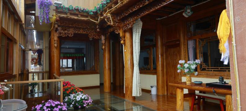 香格里拉九湖一山登巴客栈(独克宗古城店)图片