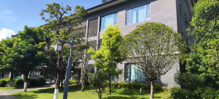 梁河隐澜温泉民宿(伴山云隐小镇店)图片