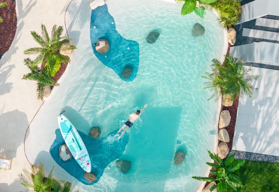 Yuér · Yuer | Zhuying Hot Spring · Private Secret Blue Sea Pool Homestay over view