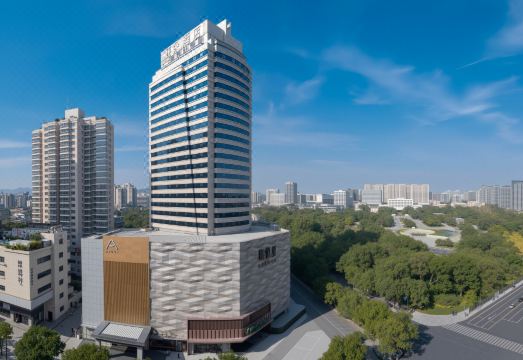 义乌之心綉湖公园亚朵酒店外景图
