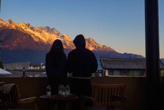 木成奚迟·日照金山丨沐光墅院·雪麓艺术度假民宿(白沙古镇店)图片