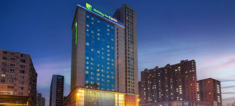 鞍山中心智选假日酒店图片