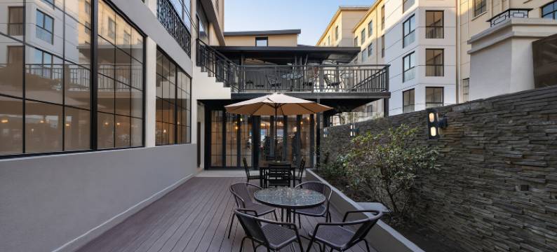 上海半月里国际青年旅社(陆家嘴浦东南路地铁站店)图片