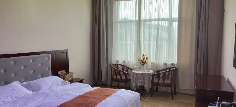 碌曲阳光假日酒店图片