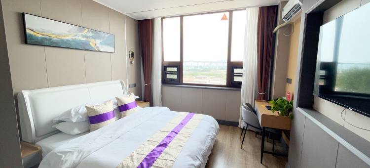 众泰宾馆(牛河梁高铁站店)图片