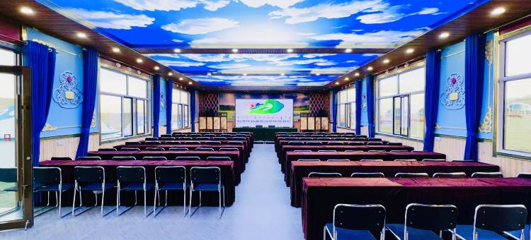 辉腾锡勒牧马人北疆文化度假酒店图片