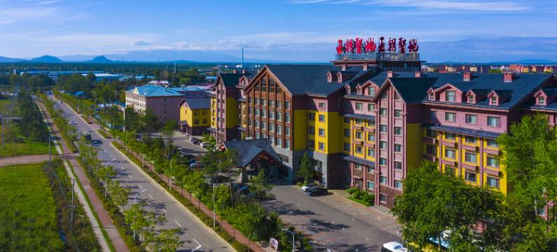 王朝圣地温泉酒店(长白山北景区集散中心店)图片