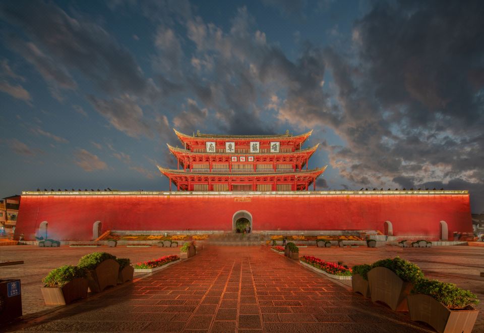 建水国盛酒店(迎晖大院店)外景图