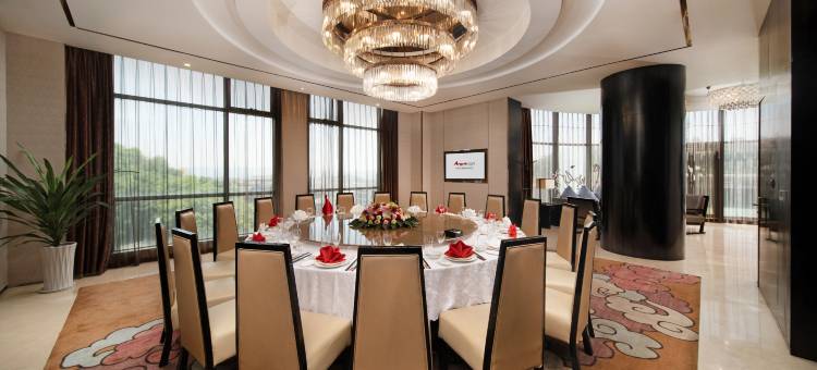 兴义国龙雅阁大酒店(穿云洞公园荷花巷步行街店)图片