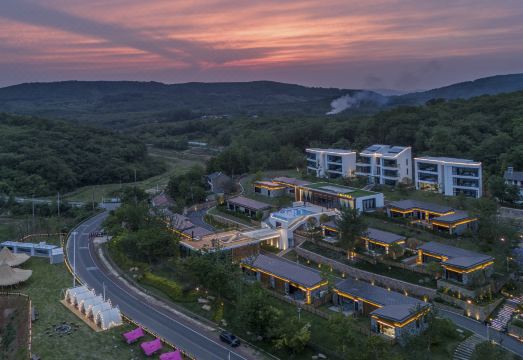Yuanzing · Shiji Lingyeshe Hunting Hotel over view