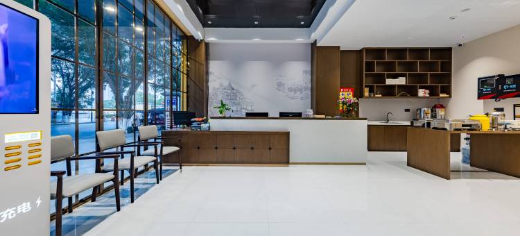 泊纳荟舍Z酒店(盈江县高级中学店)图片