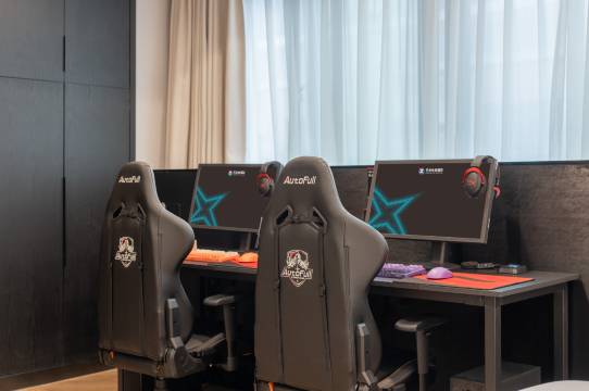 艺龙电竞酒店(上海松江大学城店)