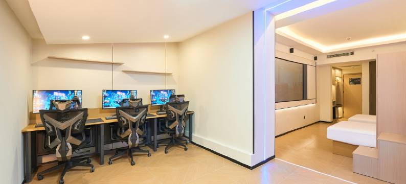 南与北电竞酒店(天津南开大悦城海光寺地铁站店)图片