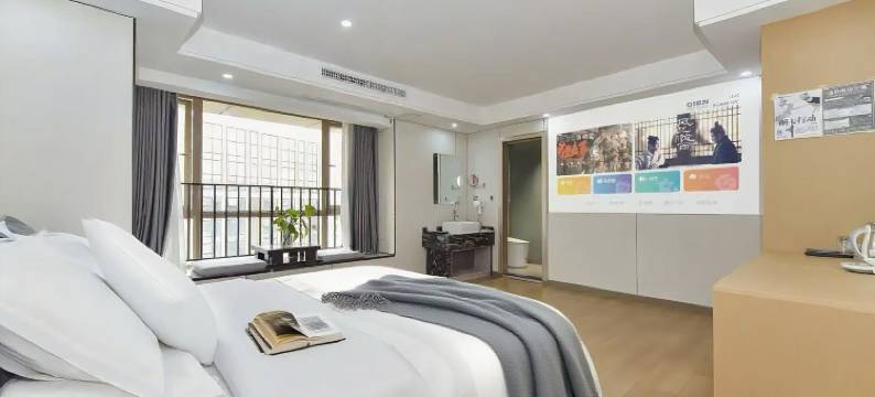 Shimmer·凯宾皇冠高空影音酒店(贵阳花果园购物中心店)图片