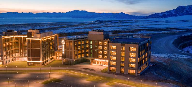 赛里木湖景区游客中心亚朵酒店图片