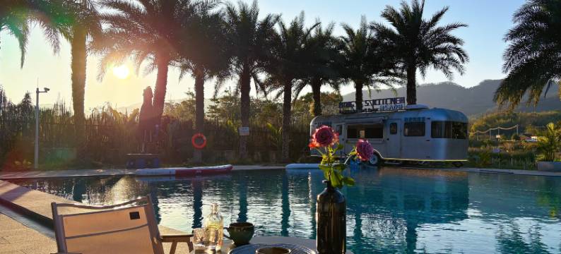 明月禾间野奢溯溪汤泉民宿图片