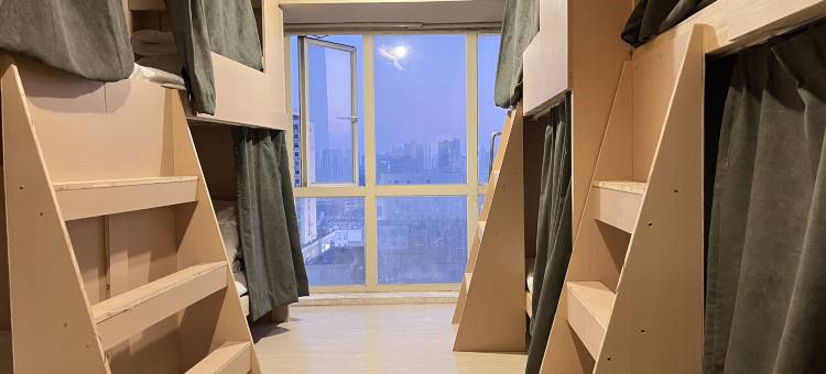 梨屋纯女生青年旅舍(万寿宫滕王阁店)图片