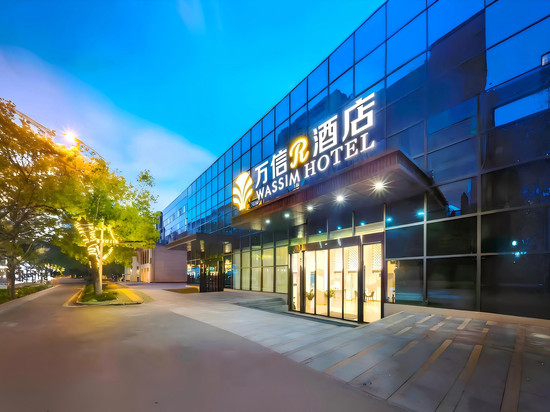 万信R酒店(武汉光谷华科大地铁站店)