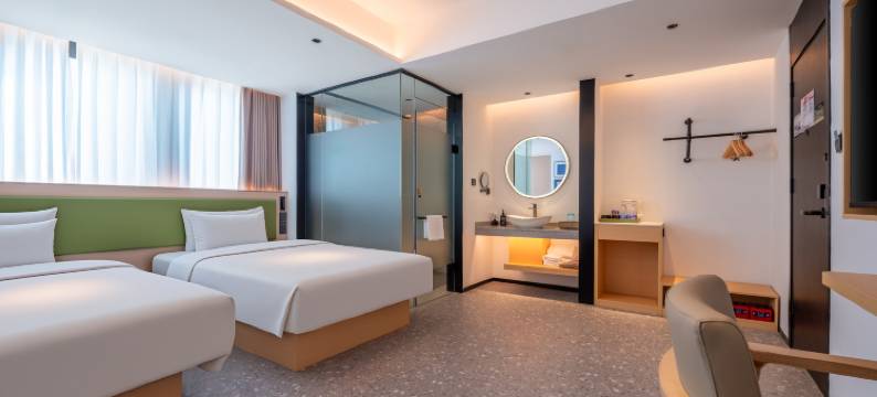 易趣·君朋酒店(三乡镇白石华发观山水店)图片