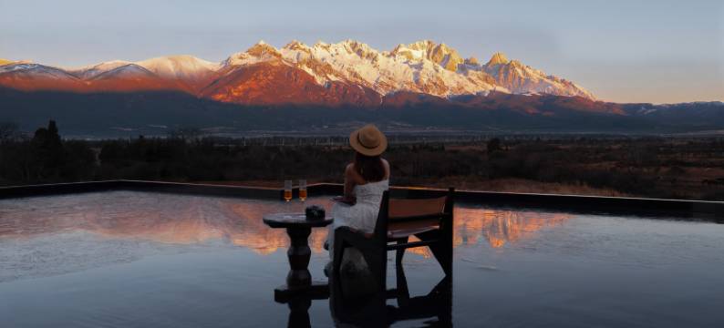 山禾里日照金山Snow Mountain野奢雪山度假民宿图片