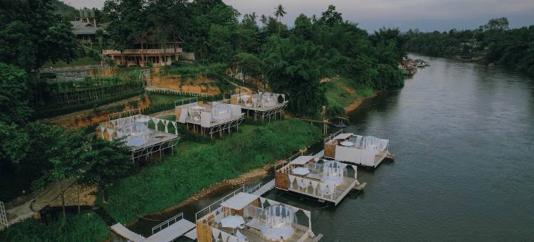 三泡泡屋(The Three Bubble Houses)图片