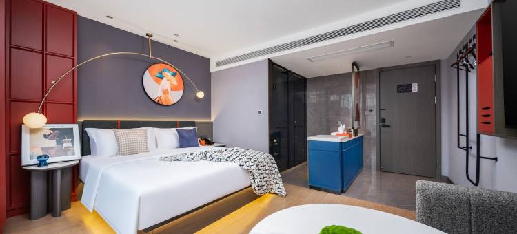 CEO·向岸酒店(金华大堰河街轻轨站万达广场店)图片