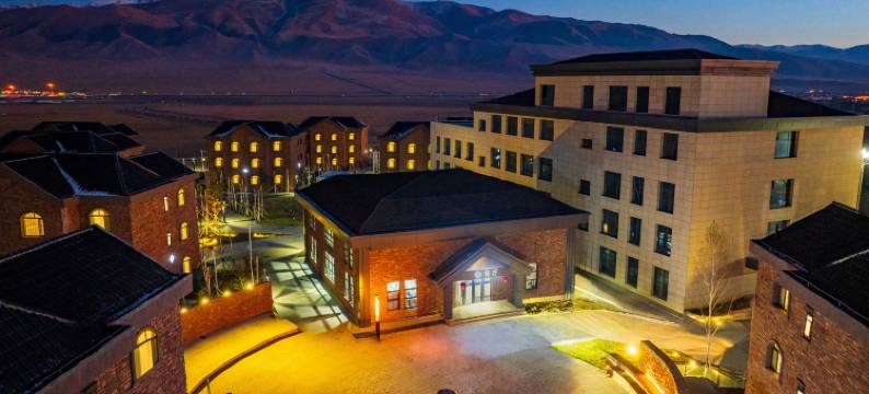 赛里木湖水云杉度假酒店图片