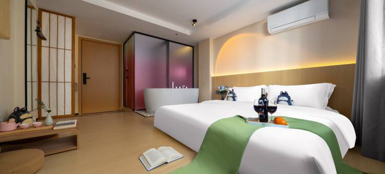 龙猫精灵酒店(南京南站胜太路地铁站店)图片