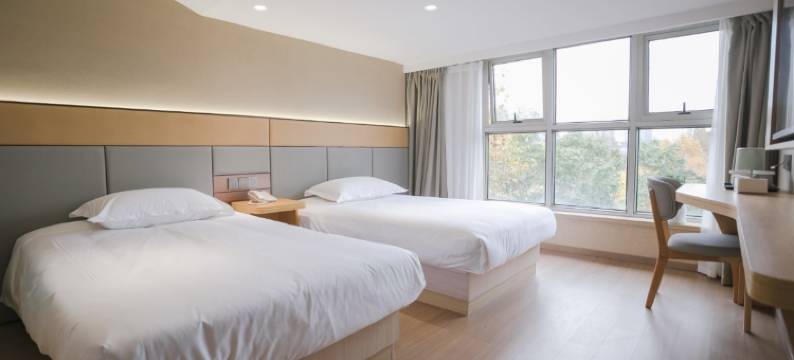 新人人酒店(上海大宁国际闸北公园店)图片