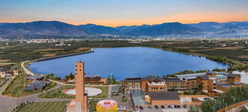 盐源柏林湖苹果庄园图片