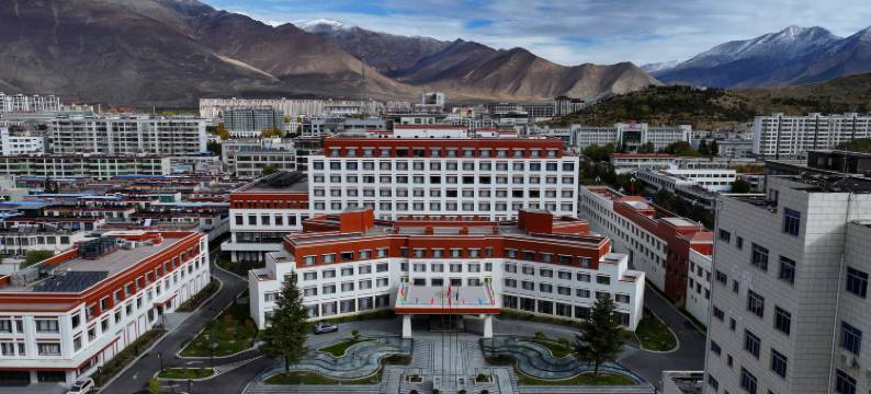 山南泽当饭店图片