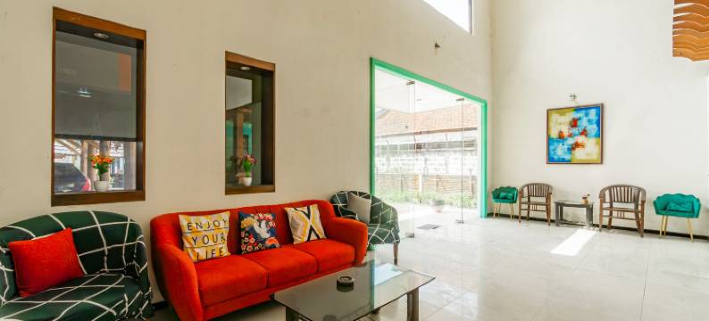 O阿尔乔萨里酒店-近阿拉亚广场-原努格拉哈酒店(Hotel O Arjosari Near Plaza Araya Formerly Hotel Nugraha)图片