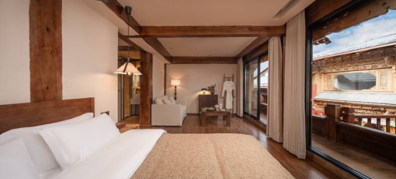 野杜鹃AZALEAS设计师民宿(独克宗古城大佛寺转经筒店)图片