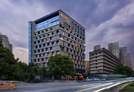 西安大雁塔大唐不夜城非繁云居酒店外景图